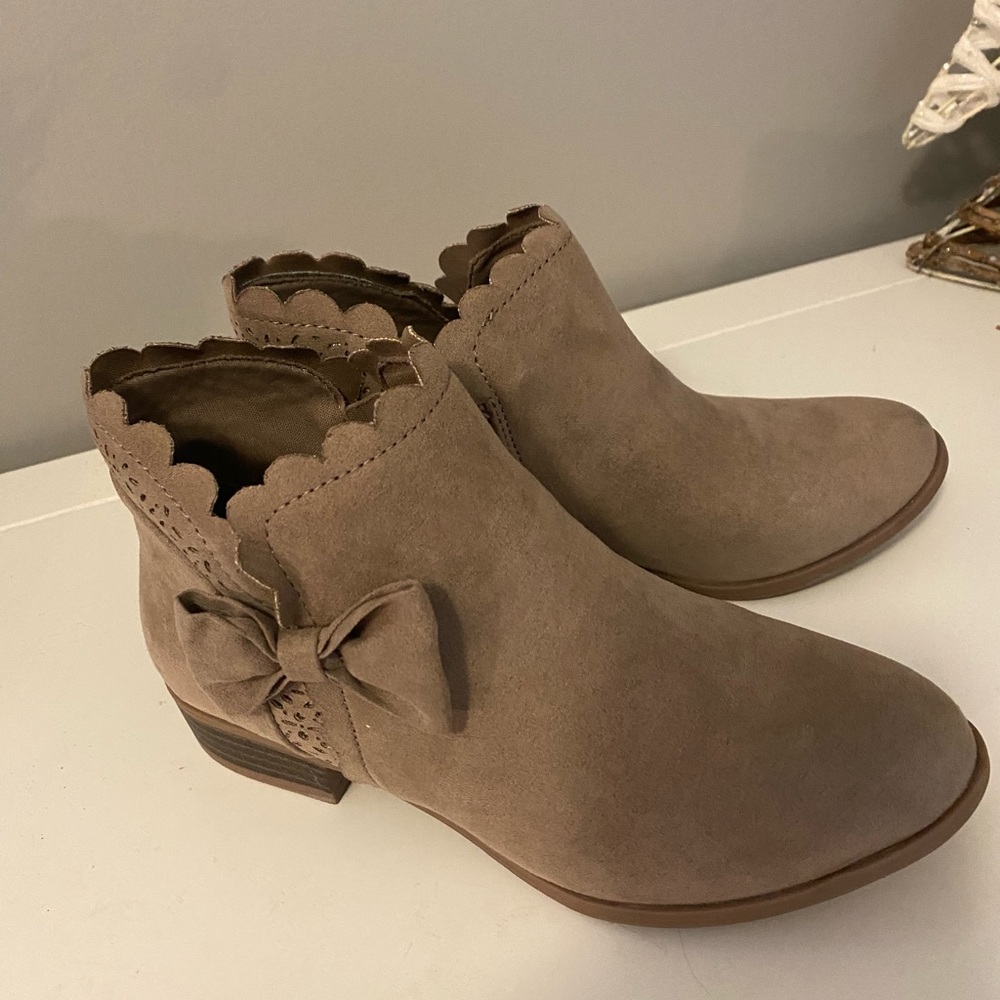 Girls size 3 booties